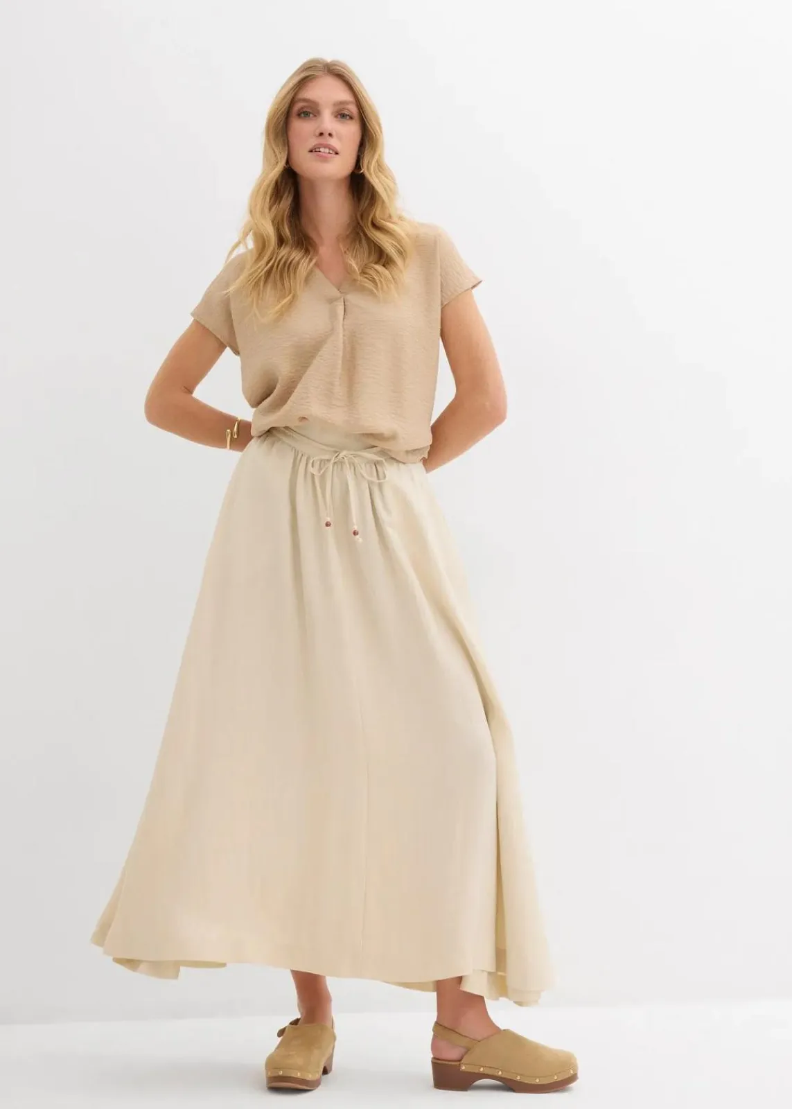 bonprix Bekleidung·Jacken & Mäntel|Blusen & Tuniken^Tunikabluse aus fließendem Viskose-Mix new beige