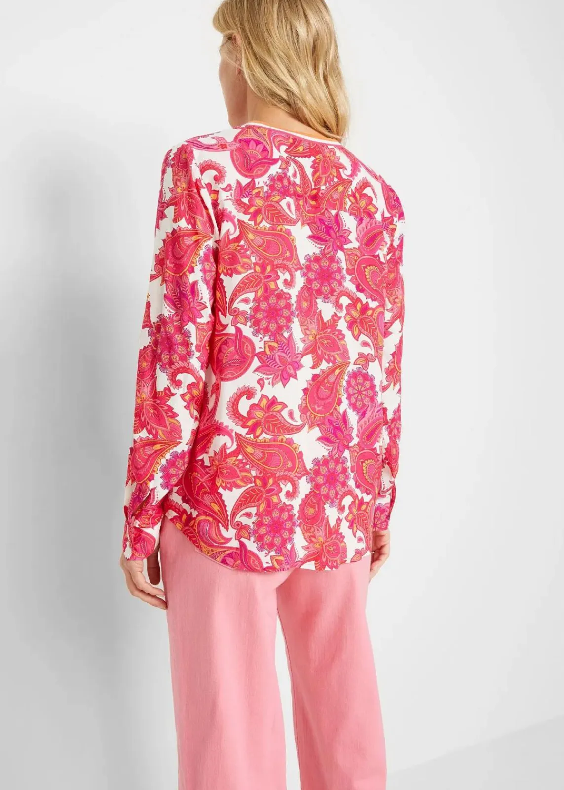 bonprix Bekleidung·Jacken & Mäntel|Nachhaltigere Materialien^Tunikabluse aus fließender Viskose pinklady/knallrosa/softorange paisley