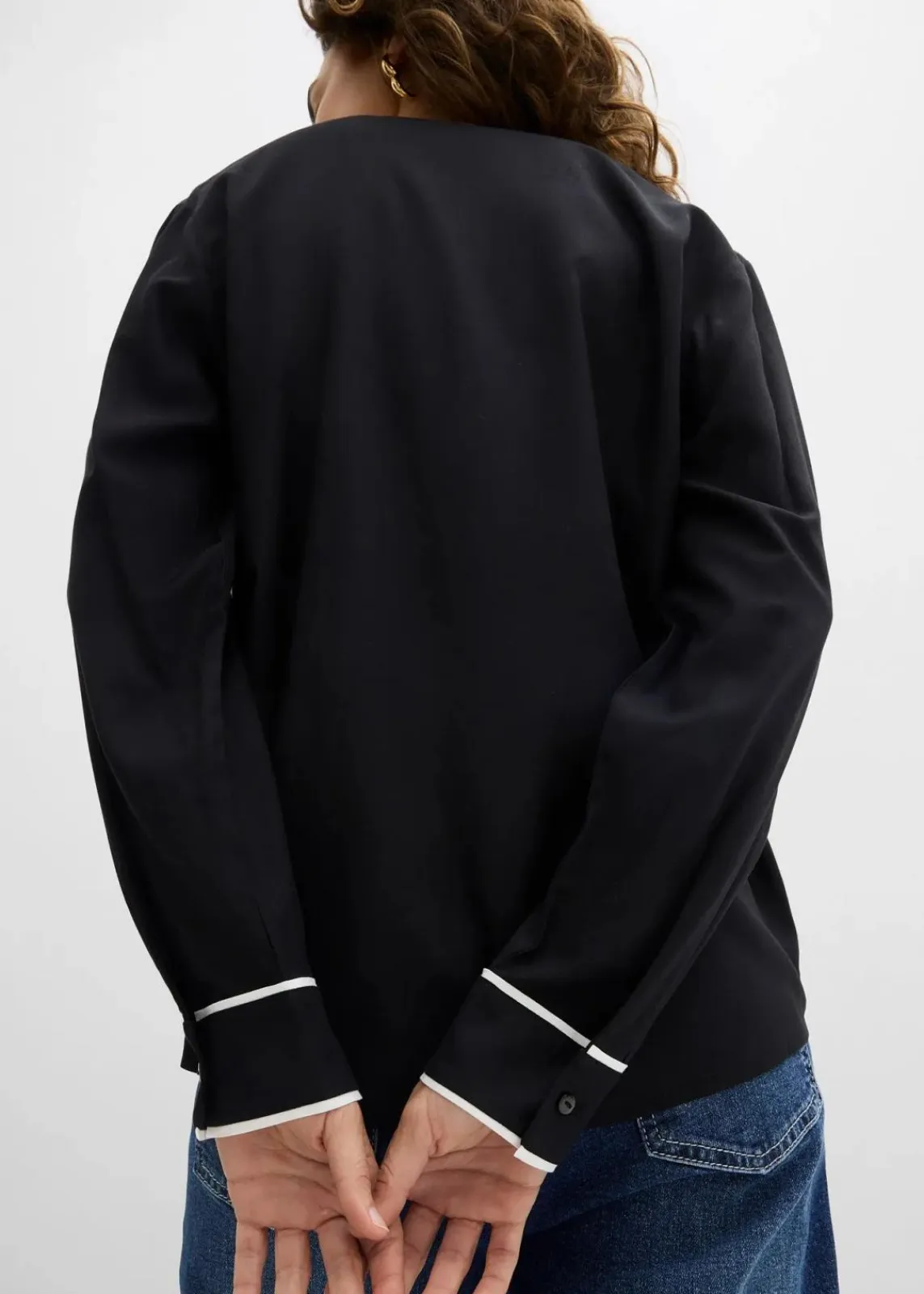 bonprix Bekleidung·Jacken & Mäntel|Blusen & Tuniken^Tunikabluse aus fließender Viskose schwarz/wollweiß