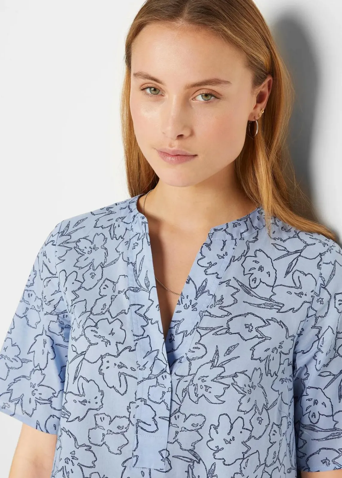 bonprix Blusen & Tuniken^Tunikabluse aus reiner Baumwolle perlblau/dunkelblau floral