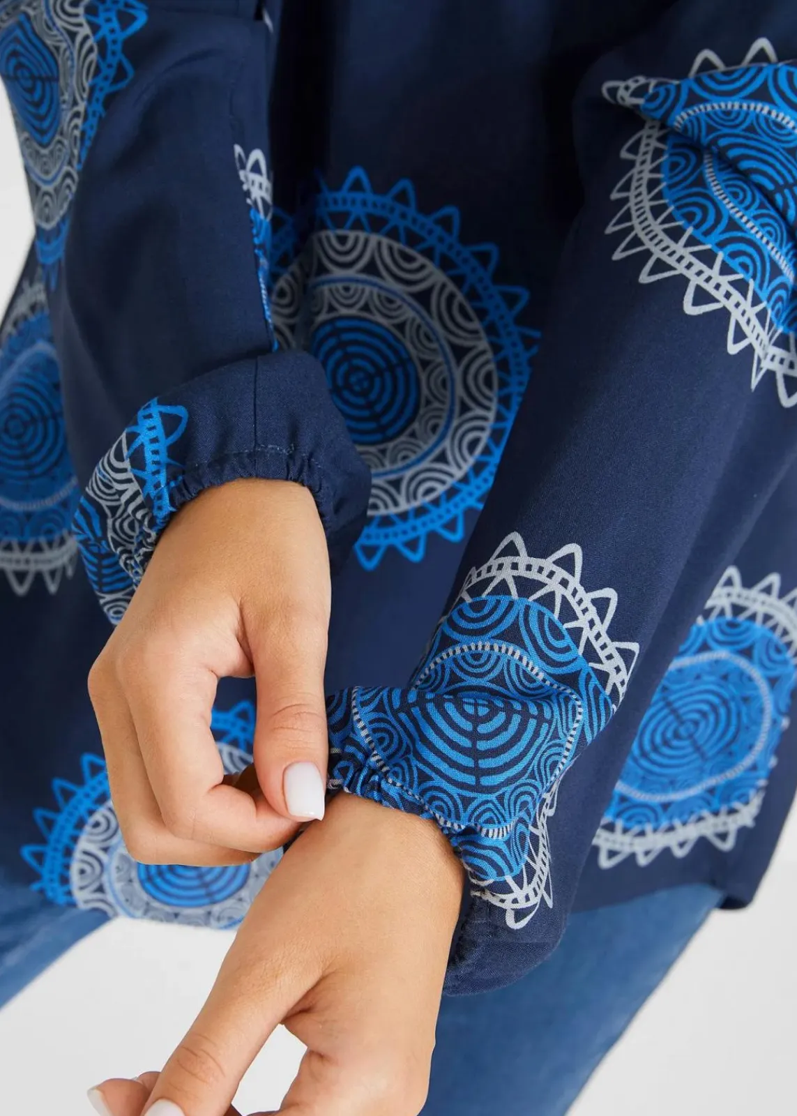 bonprix Blusen & Tuniken|Bekleidung·Jacken & Mäntel^Tunikabluse aus softer Viskose dunkelblau bedruckt