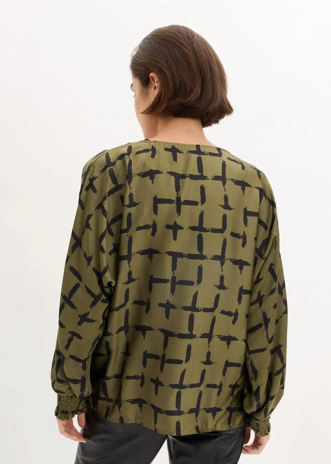 bonprix Blusen & Tuniken|Bekleidung·Jacken & Mäntel^Tunikabluse mit Fledermausärmeln dunkeloliv/schwarz bedruckt