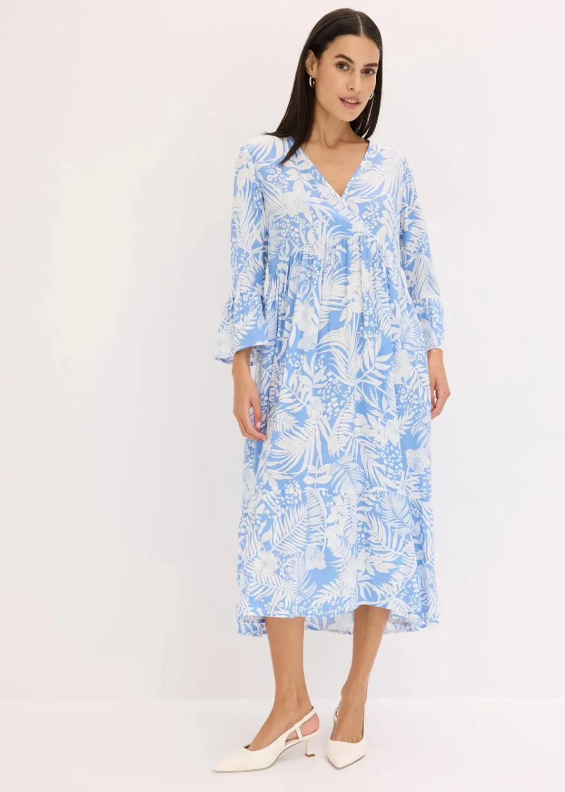 bonprix Bekleidung·Pullover & Strickjacken|Kleider^Tunika-Kleid aus fließender Viskose mittelblau/weiß floral
