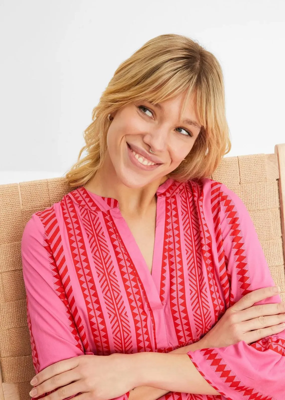 bonprix Bekleidung·Pullover & Strickjacken|Kleider^Tunika-Kleid aus fließender Viskose rot/pink gemustert