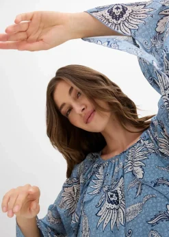 bonprix Kleider|Nachhaltigere Materialien^Tunika-Kleid aus strukturiertem Chiffon wellenblau/wollweiß bedruckt