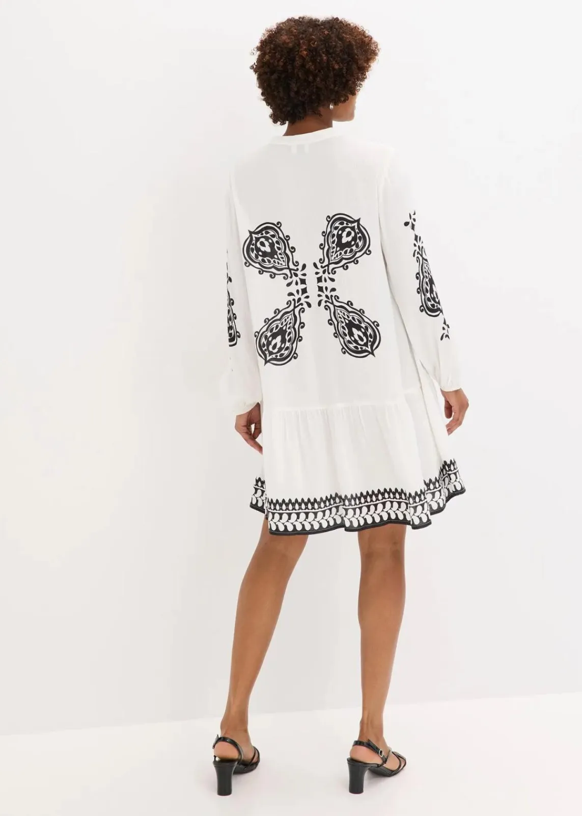 bonprix Bekleidung·Pullover & Strickjacken|Kleider^Tunika-Kleid aus strukturierter Viskose wollweiß/schwarz