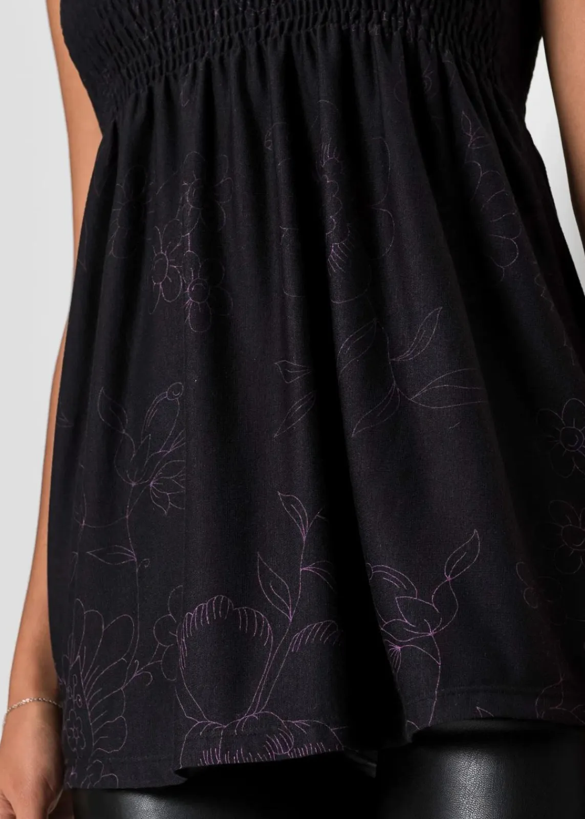 bonprix Shirts & Tops|Nachhaltigere Materialien^Tunikatop aus Viskose-Mix schwarz/lila floral