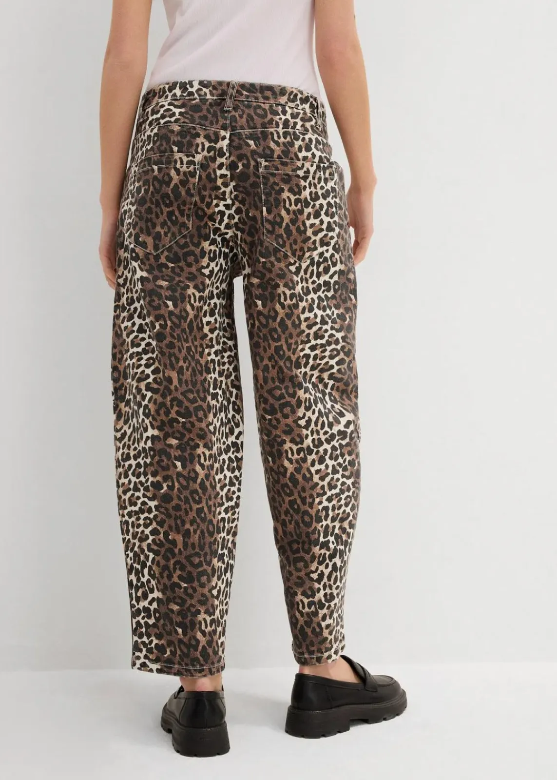 bonprix Bekleidung·Kleider|Hosen^Twillhose aus Baumwolle mit Stretch natur/schwarz/dunkelcognac leo bedruckt