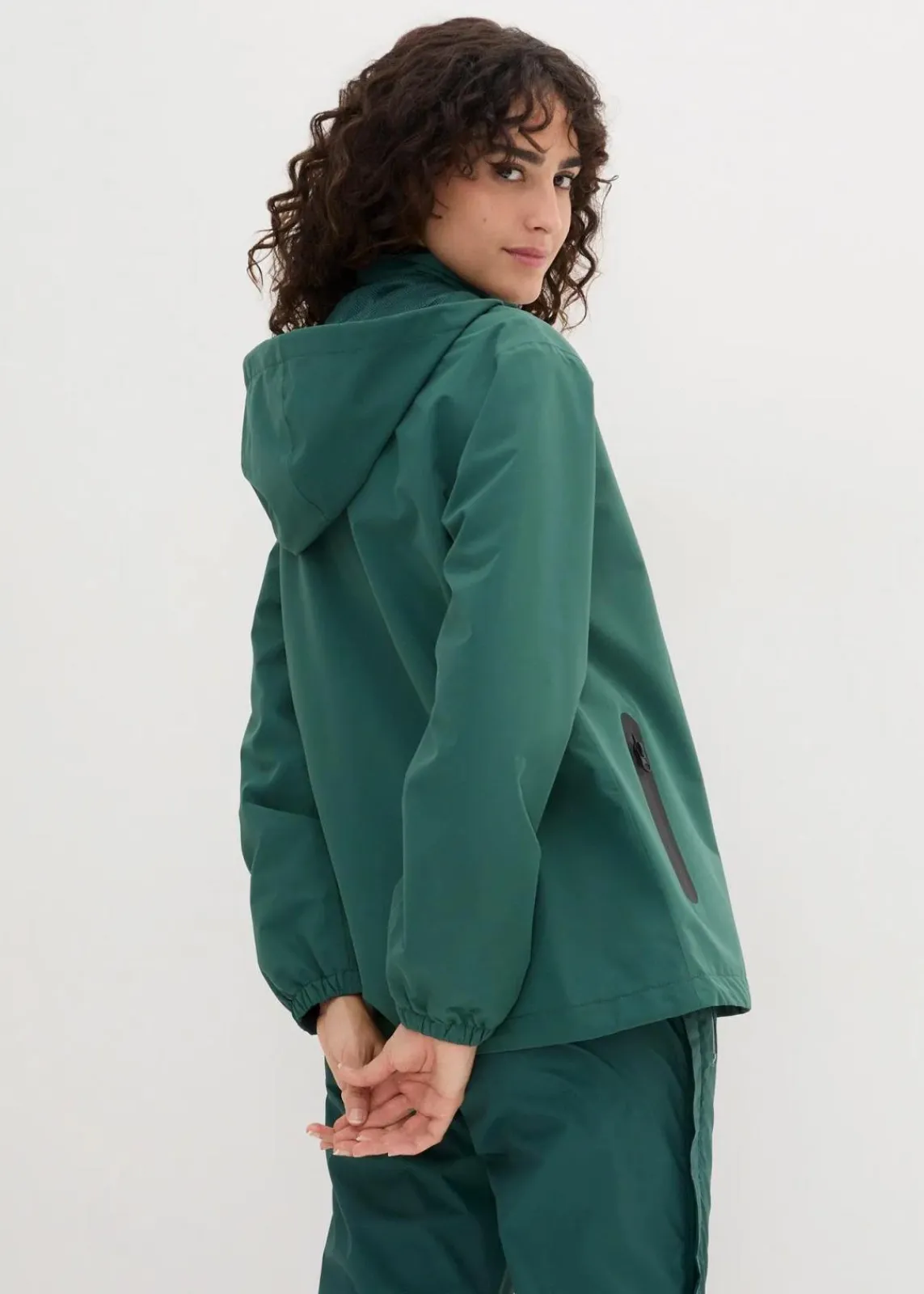 bonprix Jacken & Mäntel|Sportbekleidung^Ultraleichte Regenjacke mattgrün
