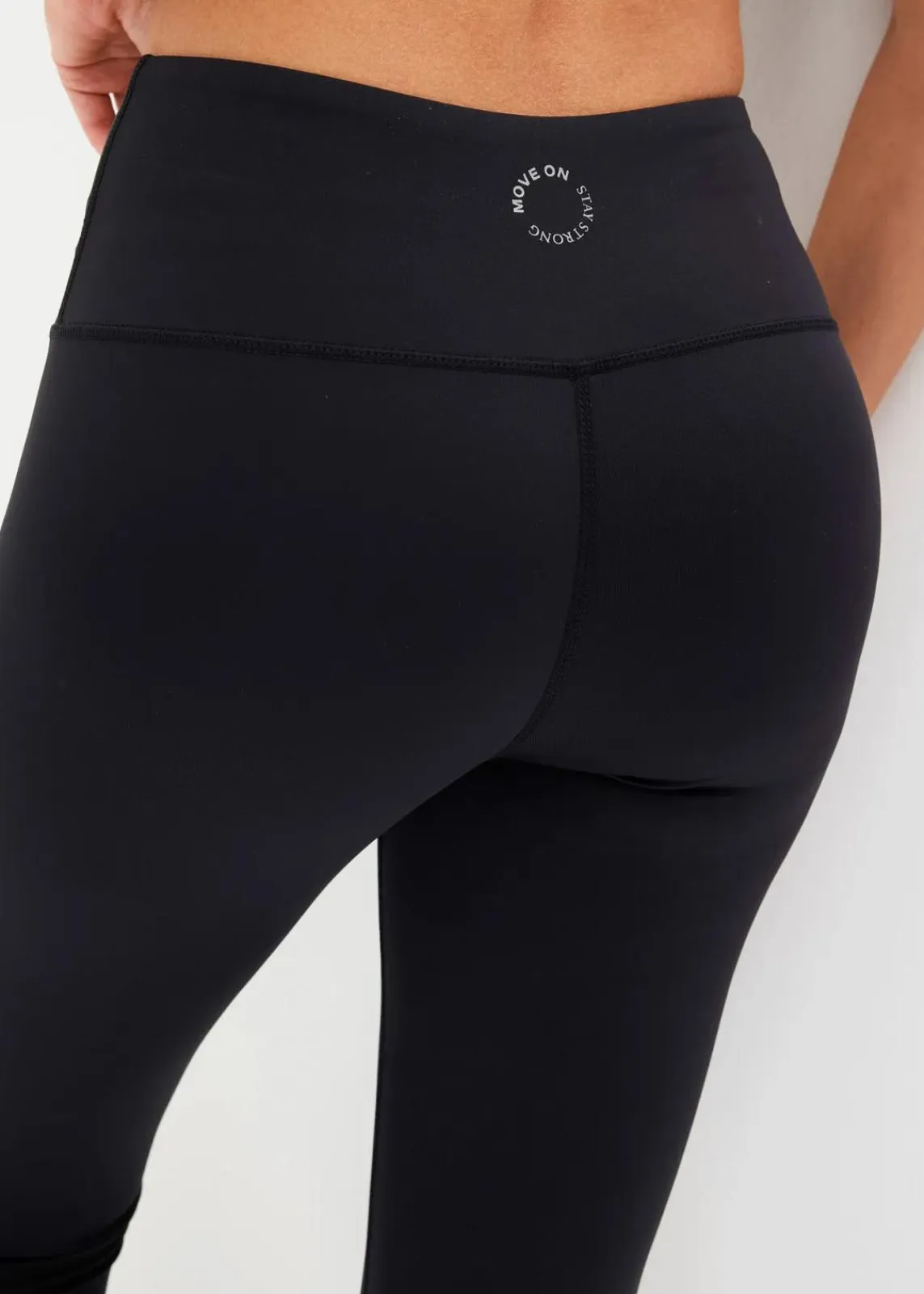 bonprix Bekleidung·Sweat|Bekleidung·Kleider^Ultra-leichte Sport-Leggings mit Komfortbund schwarz