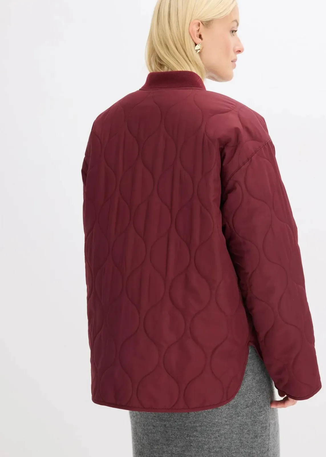 bonprix Jacken & Mäntel|Bekleidung·Hosen^Ultraleichte Steppjacke, Oversized dunkelbeere