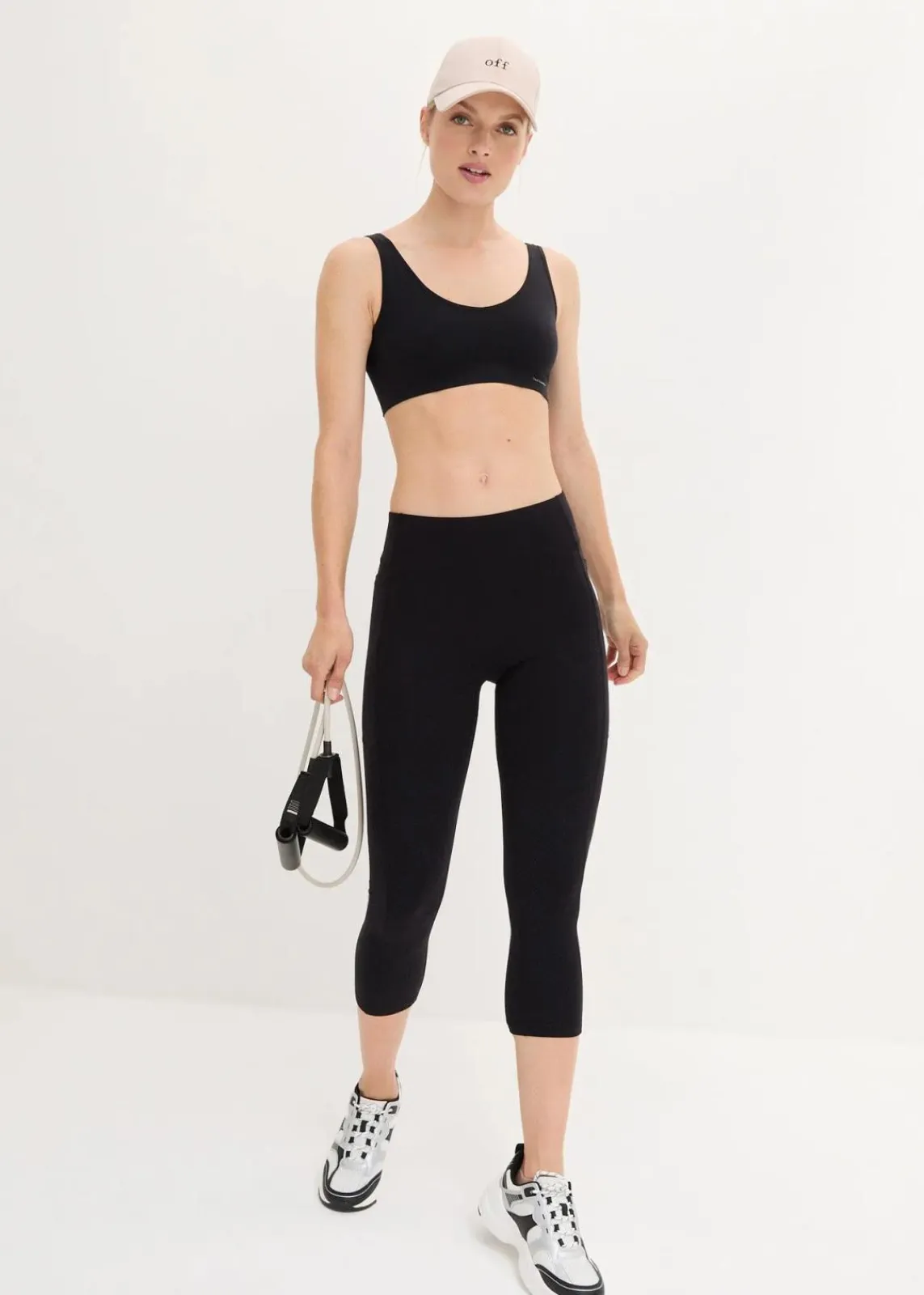 bonprix Bekleidung·Sweat|Bekleidung·Kleider^Ultrasofte Sport-Leggings mit seitlichen Taschen, Capri-Länge schwarz