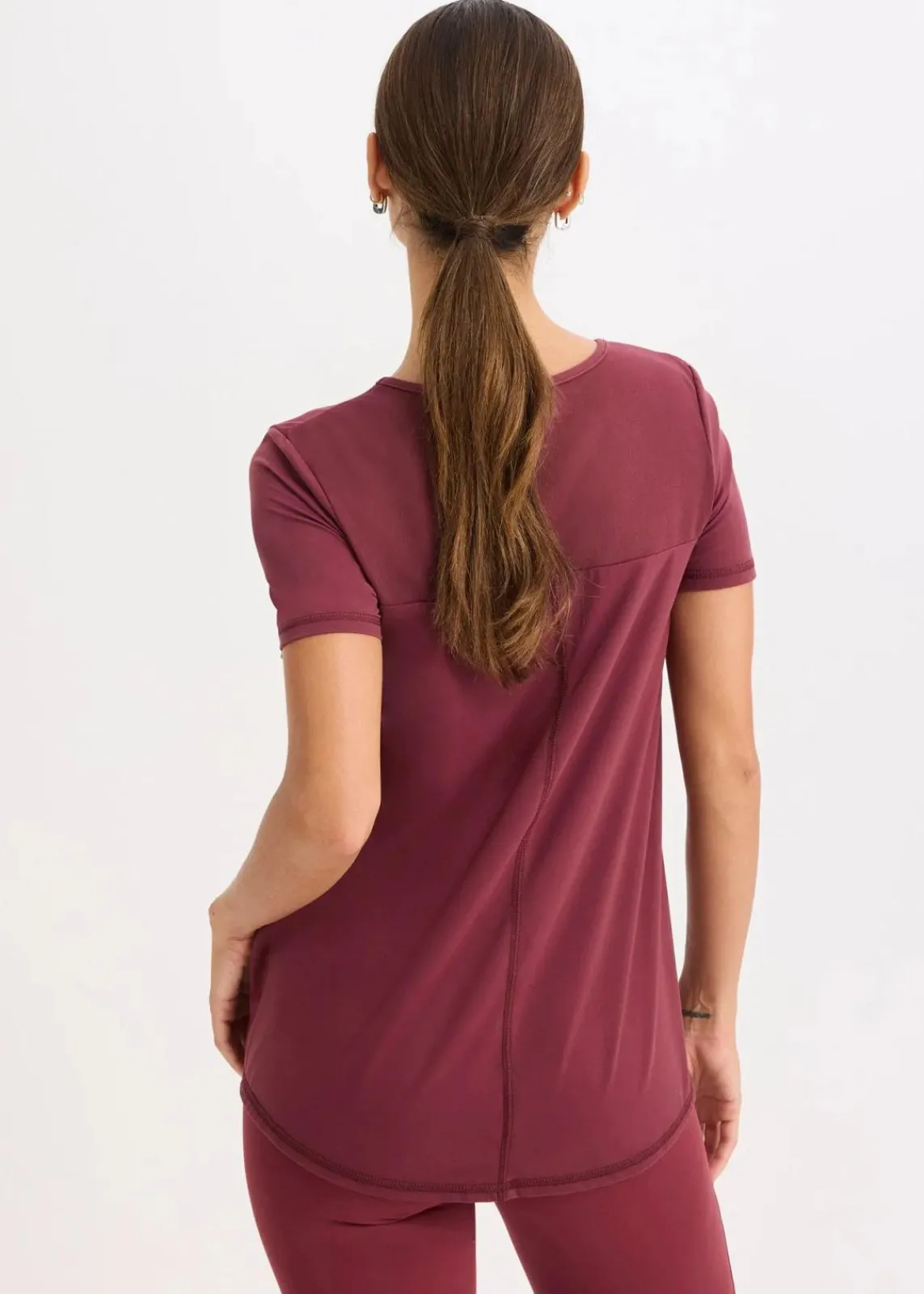 bonprix Bekleidung·Sweat|Nachhaltigere Materialien^Ultrasoftes Funktionsshirt mit Mesheinsatz, schnelltrocknend burgunderrot