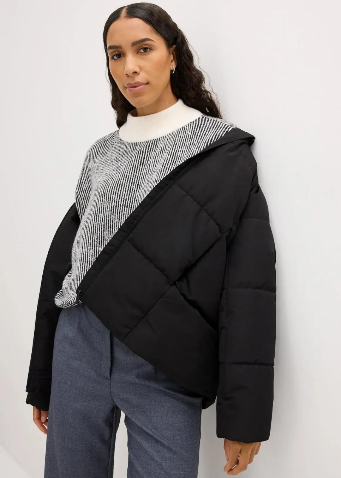 bonprix Bekleidung·Hosen|Jacken & Mäntel^Wattierte Steppjacke, kurz schwarz