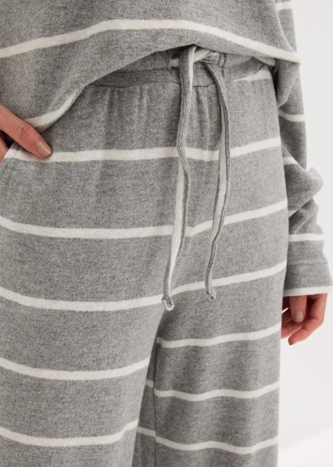 bonprix Wäsche·Homewear|Wäsche·Nachtwäsche^Weit geschnittener Loungewear Hausanzug aus weichem Material grau meliert/naturmeliert gestreift
