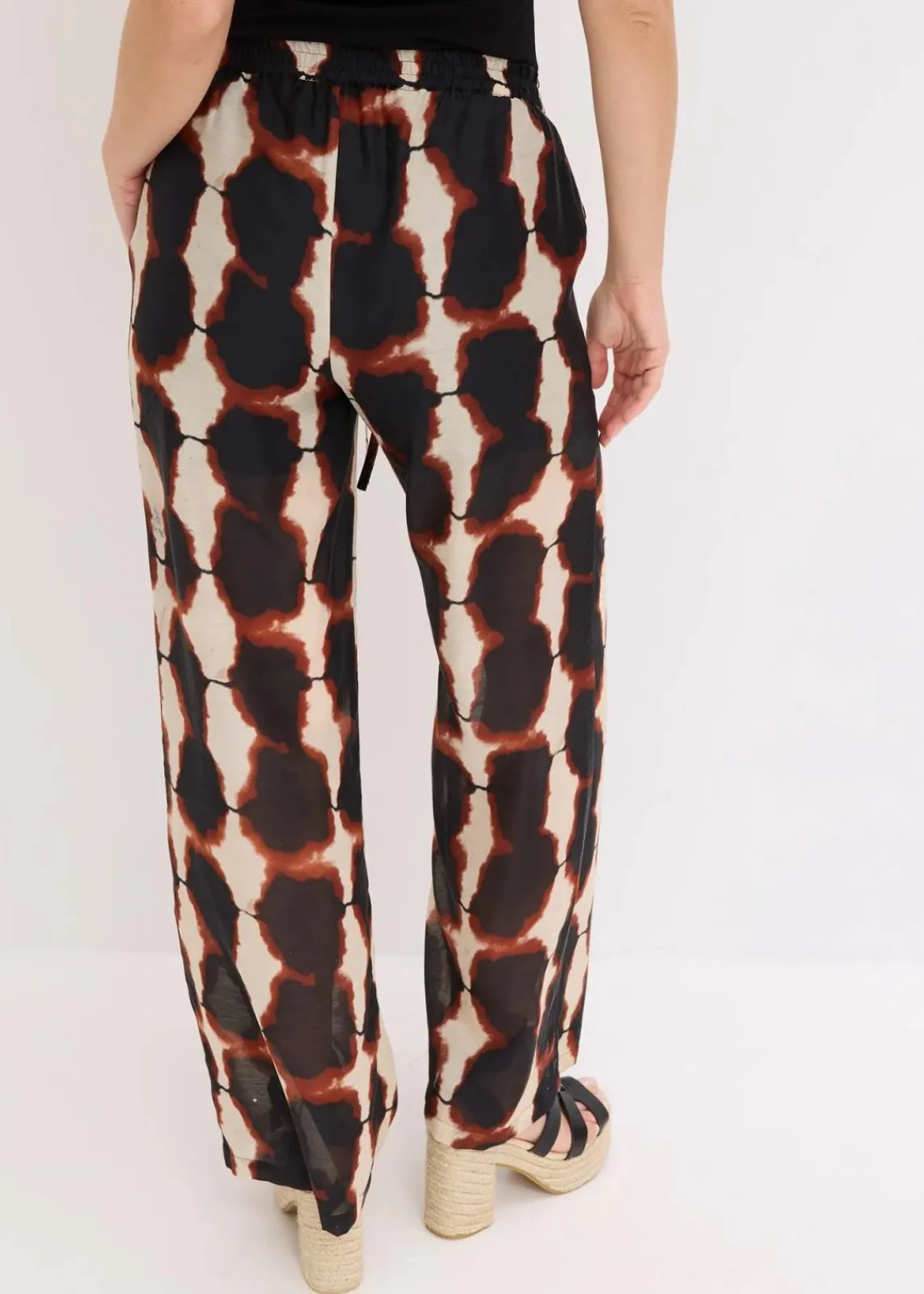 bonprix Bekleidung·Kleider|Zweiteiler & Sets^weite Hose mit Batik-Print schwarz/beige bedruckt