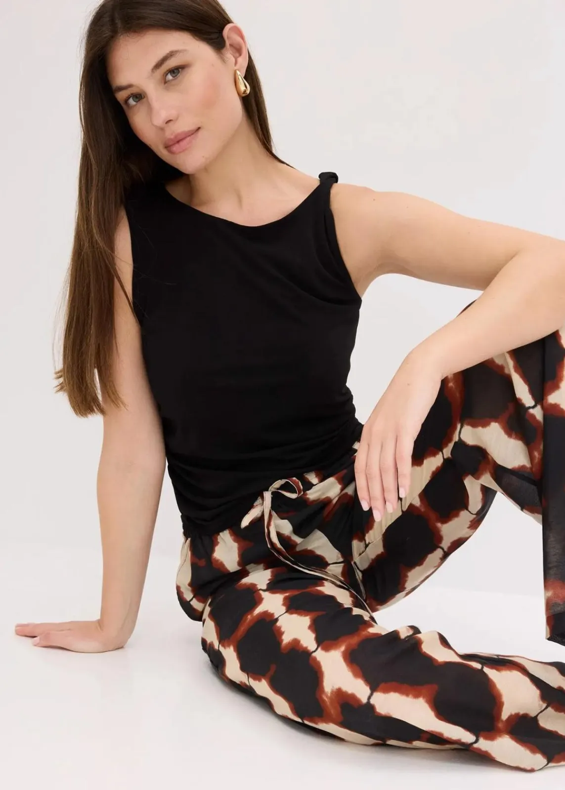 bonprix Bekleidung·Kleider|Zweiteiler & Sets^weite Hose mit Batik-Print schwarz/beige bedruckt