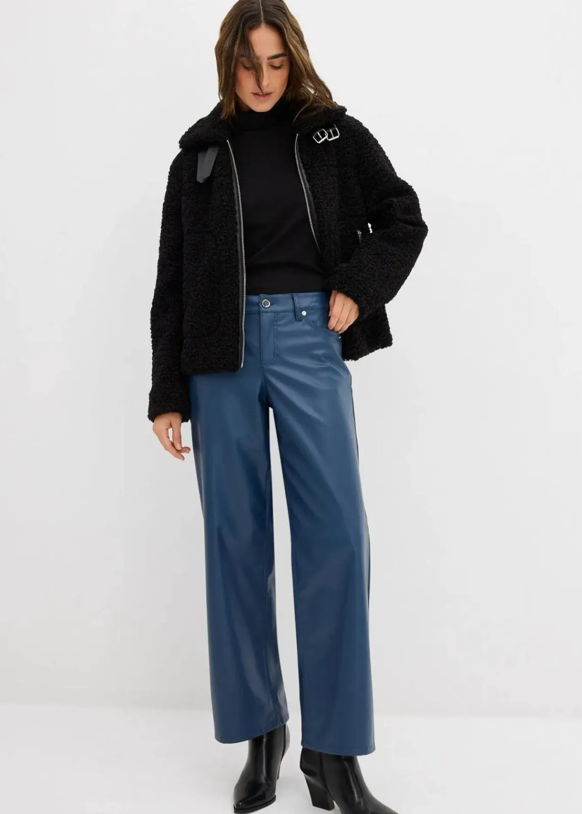 bonprix Nachhaltigere Materialien|Hosen^Weite Lederimitat-Hose tiefblau