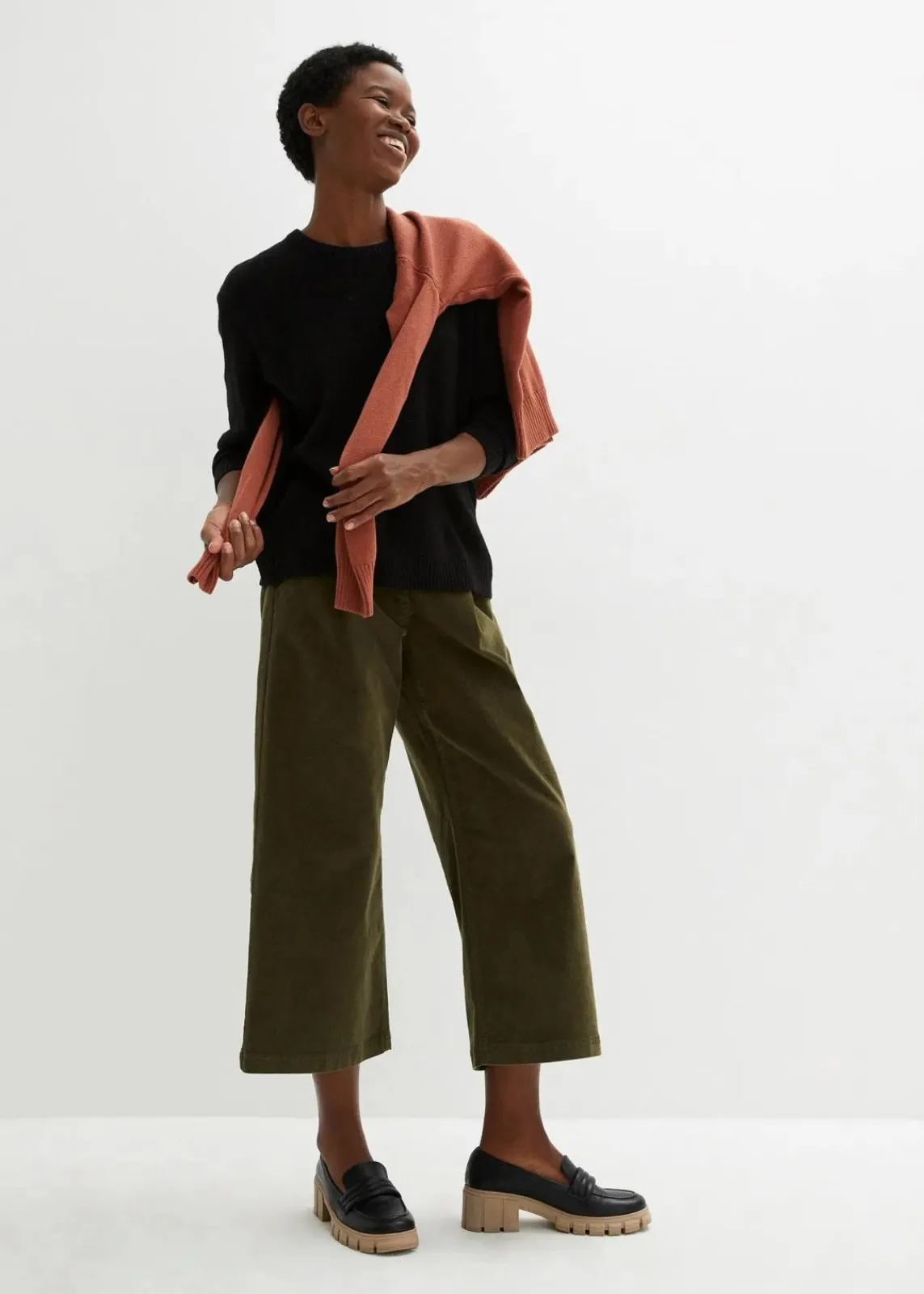 bonprix Bekleidung·Kleider|Hosen^Weite Stretchcord-Culotte mit High-Waist-Bequembund, 7/8-Länge dunkeloliv