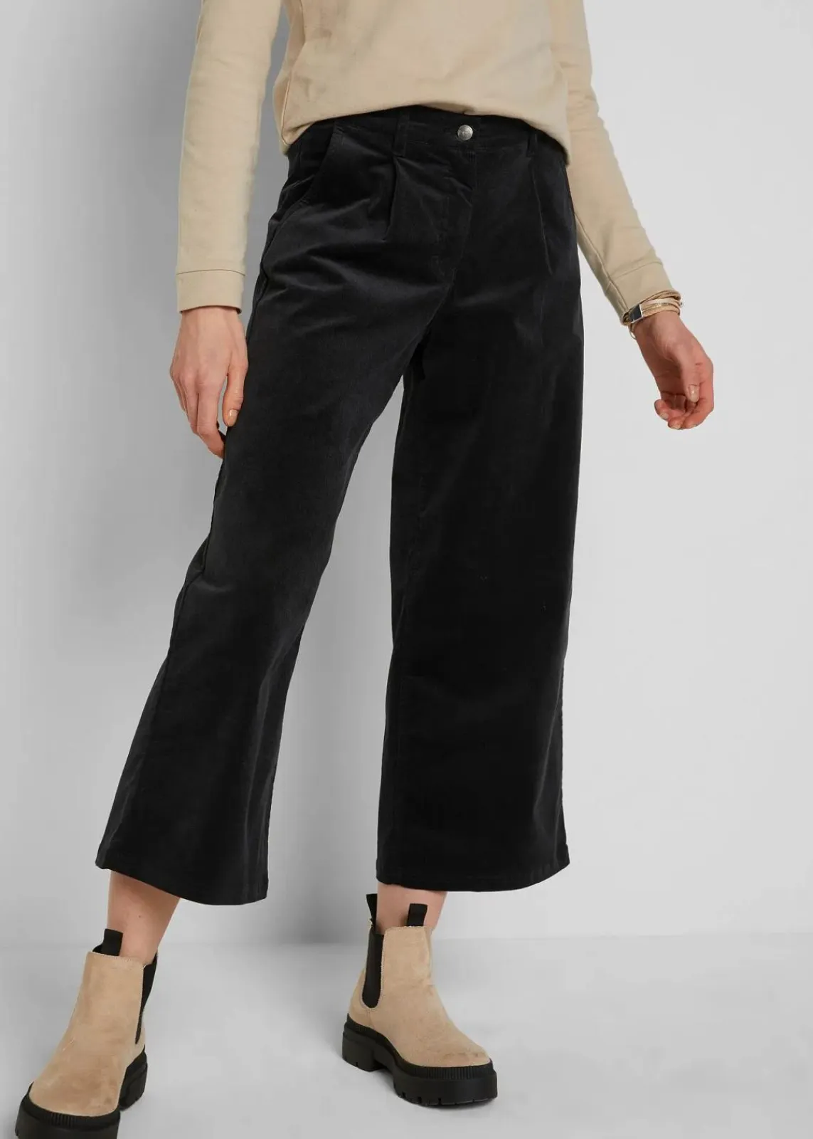 bonprix Hosen|Bekleidung·Kleider^Weite Stretchcord-Culotte mit High-Waist-Bequembund, 7/8-Länge schwarz