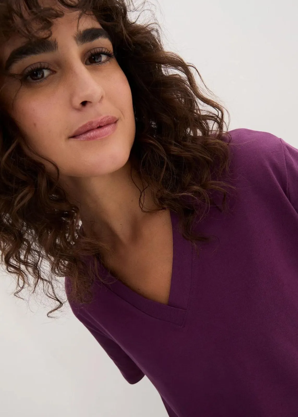 bonprix Shirts & Tops|Basics^Weites Long-Shirt mit V-Ausschnitt, Kurzarm (5er Pack) smaragd + weinbeere + mittelfuchsia + weiß + schwarz