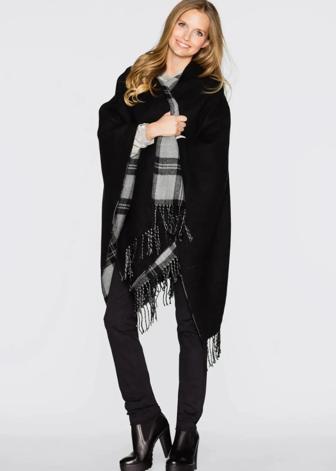 bonprix Ponchos|Schuhe & Accessoires In Spezialgrößen·Tücher & Ponchos^Wende-Poncho schwarz/grau kariert + schwarz uni