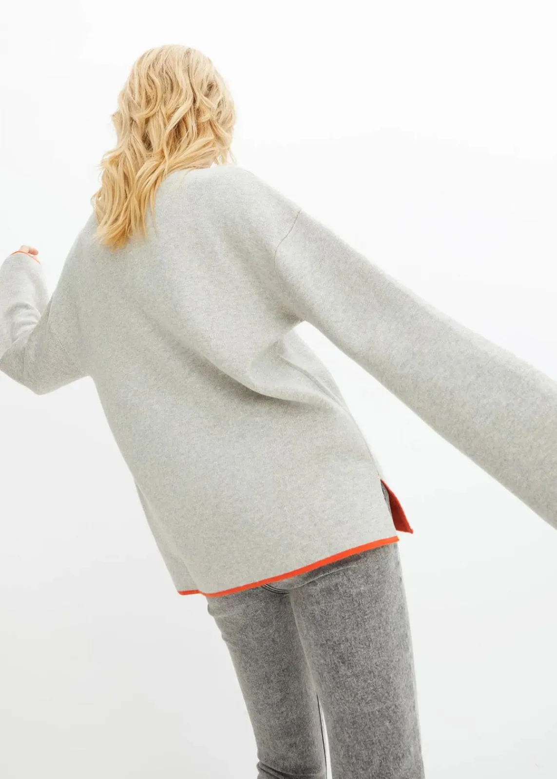 bonprix Pullover & Strickjacken|Strickmode^Wende-Pullover aus Feinstrick hellgrau meliert/mohnrot