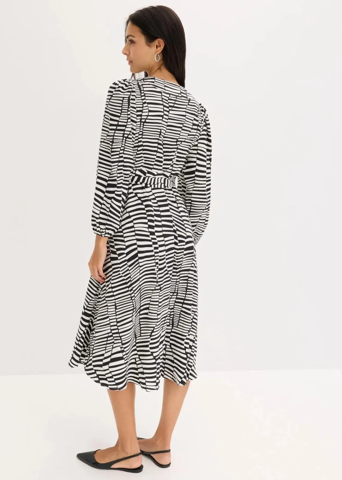 bonprix Bekleidung·Pullover & Strickjacken|Kleider^Wickelkleid schwarz/weiß graphisch bedruckt