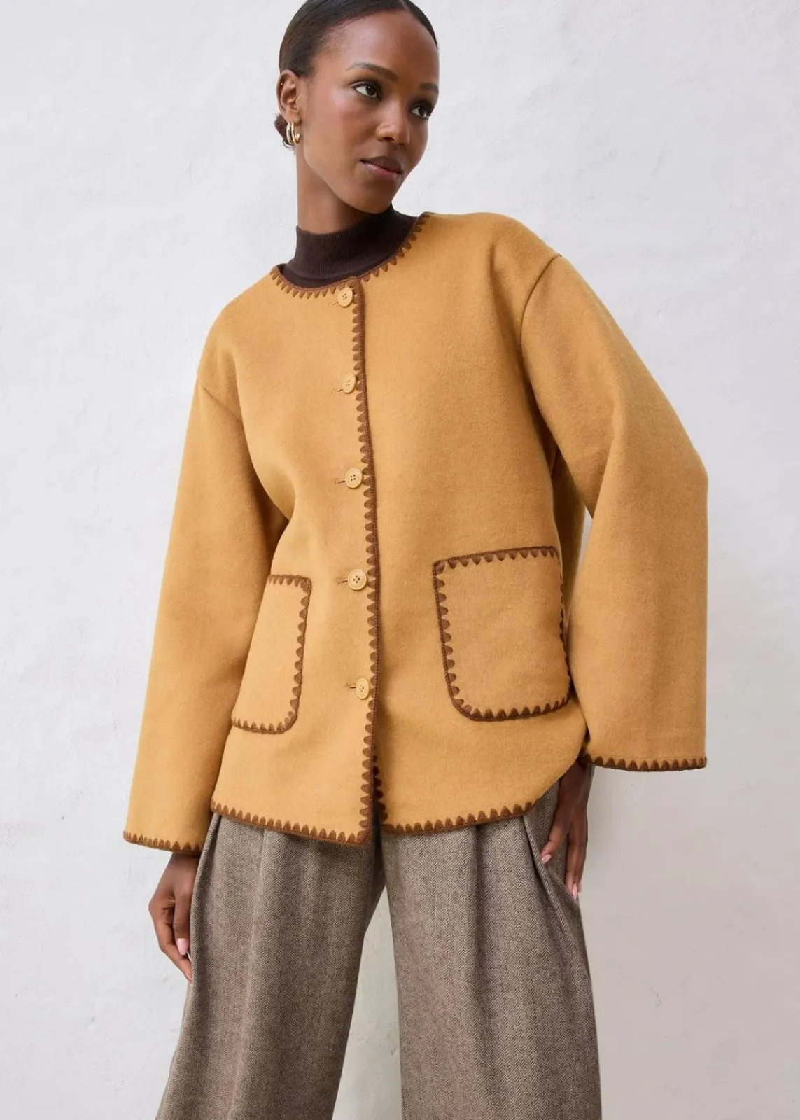 bonprix Jacken & Mäntel|Bekleidung·Hosen^Wolljacke mit Zierstickerei (2tlg. Set mit Schal) haselnuss