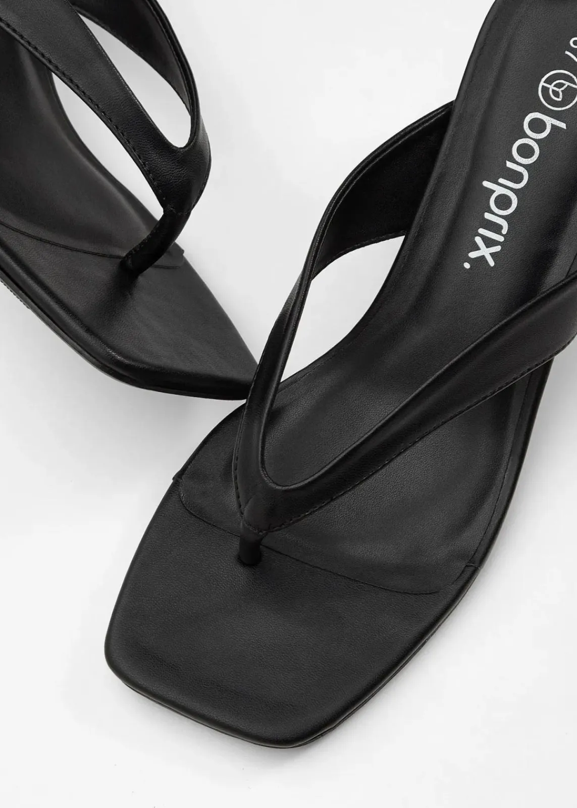 bonprix Sommerschuhe^Zehenstegpantoletten mit Blockabsatz schwarz